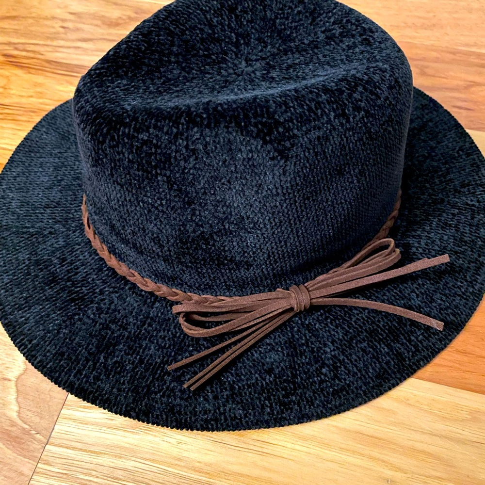 Black velour hat with brown wrapping